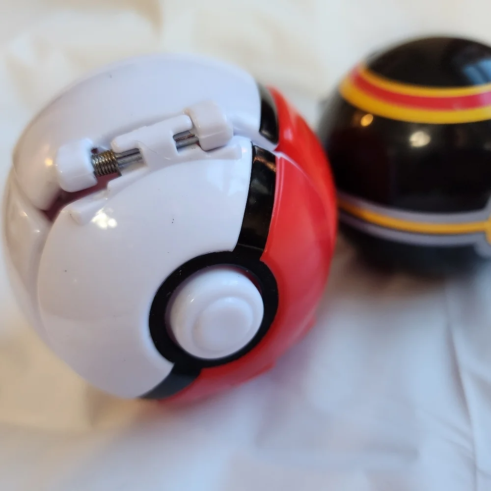 2018 Pokemon Poke Ball Clip ‘N’ Go Luxury  & Throw And Pop Lot Of 3 Empty